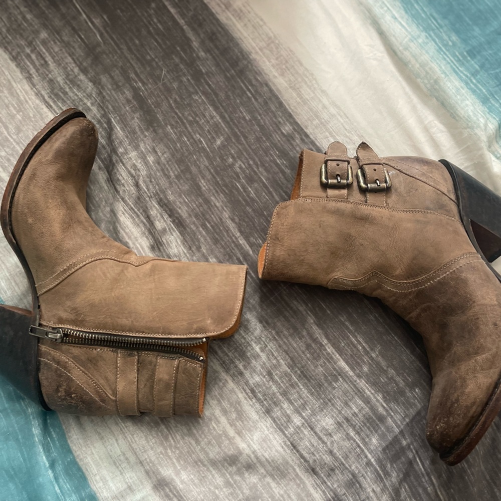 Lucchese Catalina booties size 8 1/2 B in brown